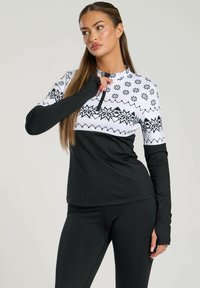 Maglietta atletica a maniche lunghe con corpo nero e parte superiore bianca con motivo, inclusi design a fiocco di neve e mezza zip al collo.