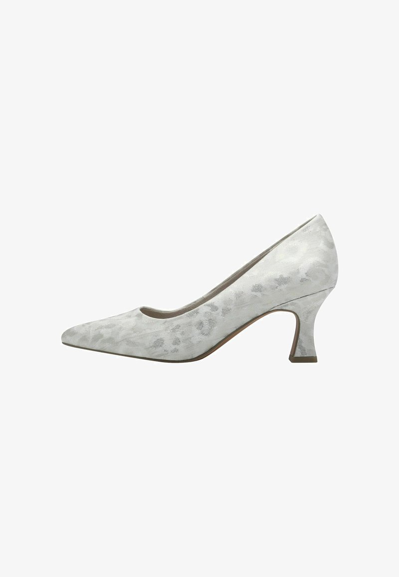 Escarpin à bout pointu en gris clair avec un motif texturé. Dispose d'un talon incurvé d'environ 5 cm de hauteur. Design simple et élégant.