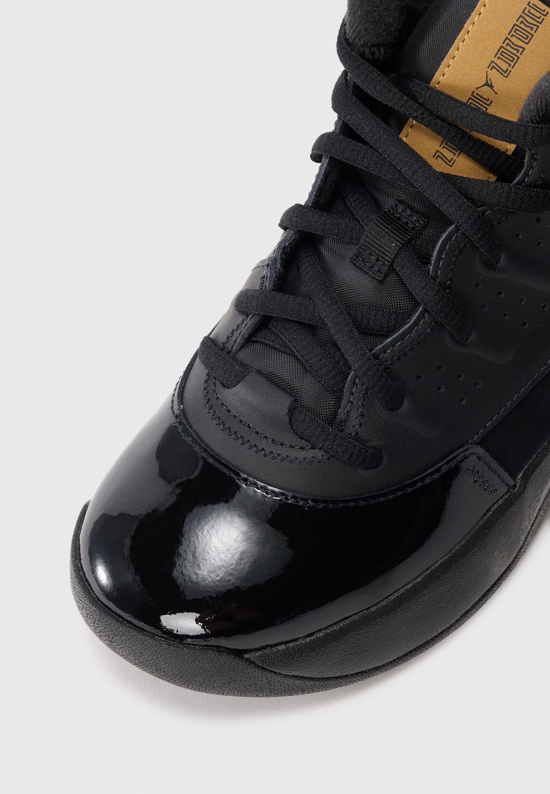 jordan max aura black junior