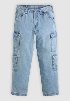 Lyseblå denim cargobukser med lige ben, der har flere sidelommer og en klassisk knaplukning i taljen.