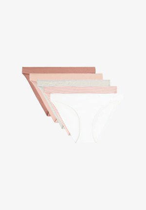 Vijf damesbikini's in effen wit, roze, grijs, lichtroze en bruin, overlappend gerangschikt op een witte achtergrond.