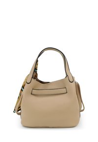 Beige leren handtas met een gestructureerd oppervlak, zwarte accenten, dubbele handvatten en een patroondraagriem die losgemaakt kan worden. Middelgroot, praktische vormgeving.