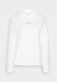 Sudadera blanca con capucha, con mangas largas y dobladillo acanalado. Logo de "Calvin Klein" en negro en el pecho. Textura de tela suave.
