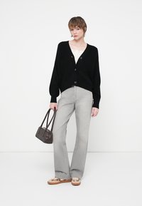 VILA VILOU V NECK - Adīta jaka - black