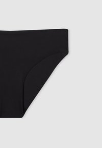 Parte inferiore di bikini nera realizzata in tessuto liscio, con vita bassa, copertura minima e bordi senza cuciture per il massimo comfort.