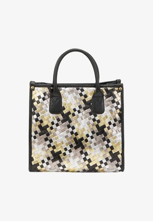 Sort læderhåndtaske med vævede metalliske lapper i sølv, guld og sort. Firkantet form, to afrundede håndtag og kontrasterende detaljer.