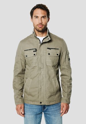 - Kurtka przejściowa