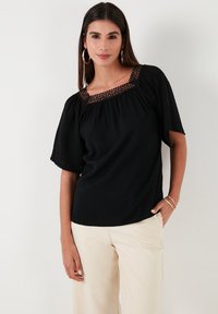 LELA REGULAR FIT - Bluza - black