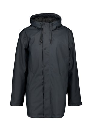 Parka negra impermeable con capucha, cierre frontal a presión y dos bolsillos laterales. Textura suave y cordones ajustables en la capucha.