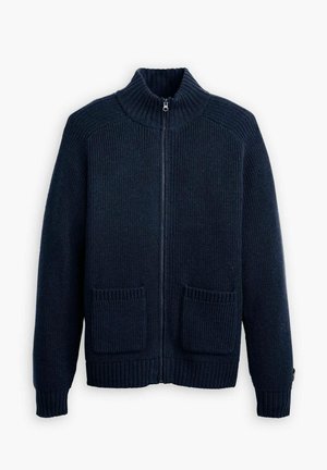 Marineblaue Strickjacke mit Reißverschluss und hohem Kragen, geripptem Design und zwei aufgesetzten Taschen vorne. Mit gerippten Bündchen und Saum.