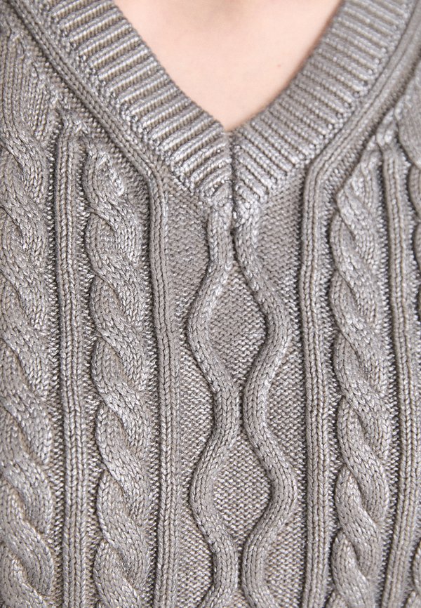 TALLIE CABLE VEST - Jumper3