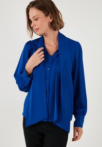 LELA REGULAR FIT niebieski