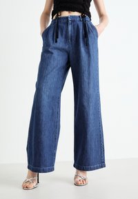 GAP TROUSER MED WATSON - Τζιν χαλαρής εφαρμογής - medium indigo