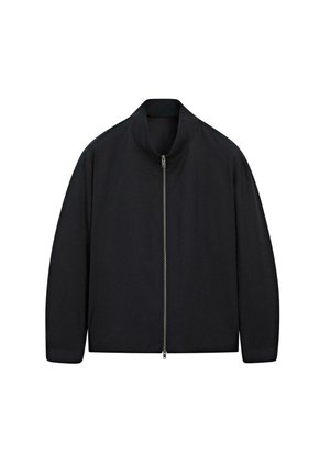Svart zip-up jacka med ståkrage, slät tyg, långa ärmar och minimalistisk design. Inga synliga mönster eller detaljer.