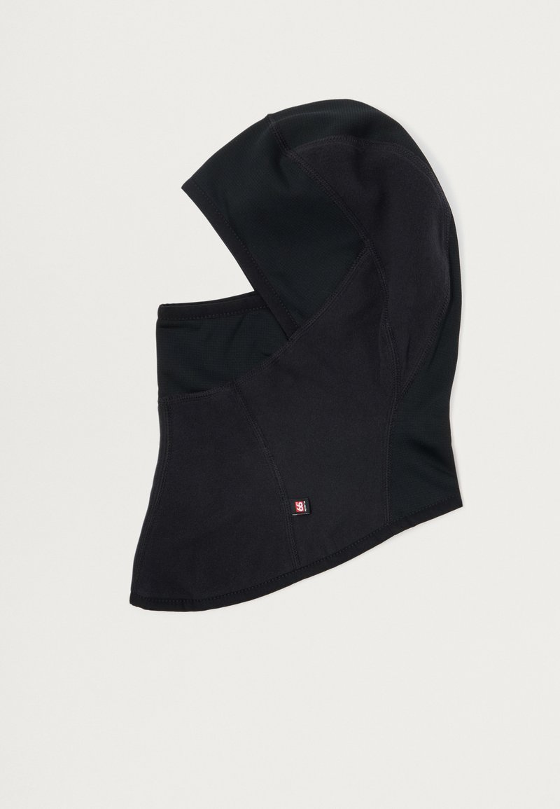Schwarze Balaklava aus weichem, dehnbarem Stoff, mit glatten Nähten und einem Logo-Label. Entworfen für Wärme und vollständige Kopfbedeckung.