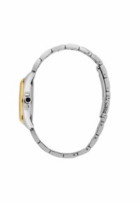 Orologio da polso in metallo argentato con cassa rettangolare color oro. Presenta un design della bracciale a maglie con finiture lucide e un pulsante di regolazione nero.