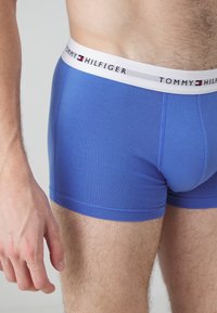 Tommy Hilfiger SIGNATURE TRUNK 3 PACK - Boxerbriefs - iris blue/sweetpea/daylight orange
