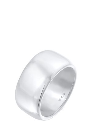 Bred, poleret sølvring med glat overflade og "925" sterlingsølvsstempel indvendigt.