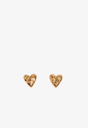 Pendientes en forma de corazón en tono dorado con una superficie texturizada, que presentan un diseño retorcido que añade interés visual.