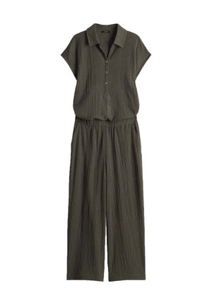 Olivenfarbener Jumpsuit aus strukturiertem Stoff, mit kurzen Ärmeln, Kragen, knöpfbarem Frontverschluss, elastischem Bund und weiten Hosenbeinen.