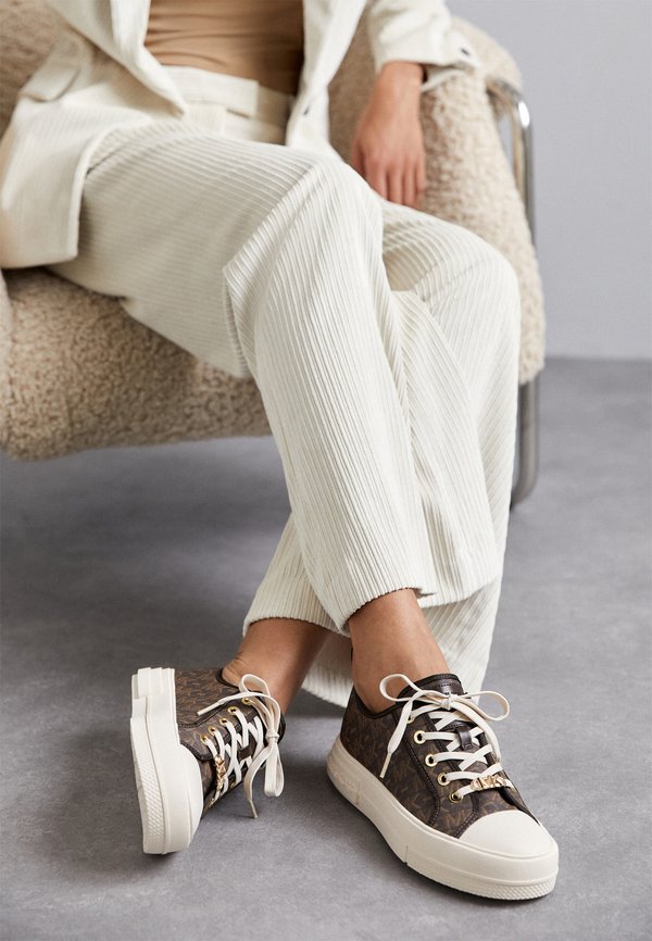 EVY LACE UP - Trainers3