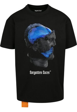 T-shirt en coton noir avec une impression graphique d'un buste gris avec un revêtement transparent bleu, texte de marque "visages oubliés" en blanc.