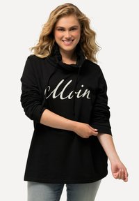 Felpa nera con cappuccio a cowl, cordino e design in scrittura bianca. Maniche lunghe con polsini a coste, realizzata in tessuto morbido.