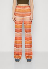 VILA VIJOE PANTS - Nadrágok - orange tiger multi
