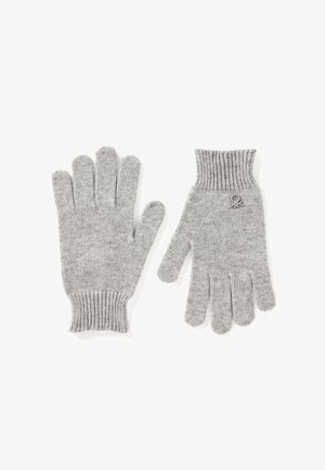 Guanti grigi lavorati a maglia con polsini a coste, con cinque dita e un piccolo logo su uno di essi. Texture morbida con un motivo sottile.