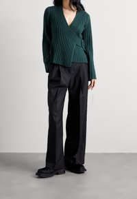 By Malene Birger Cardigan - green