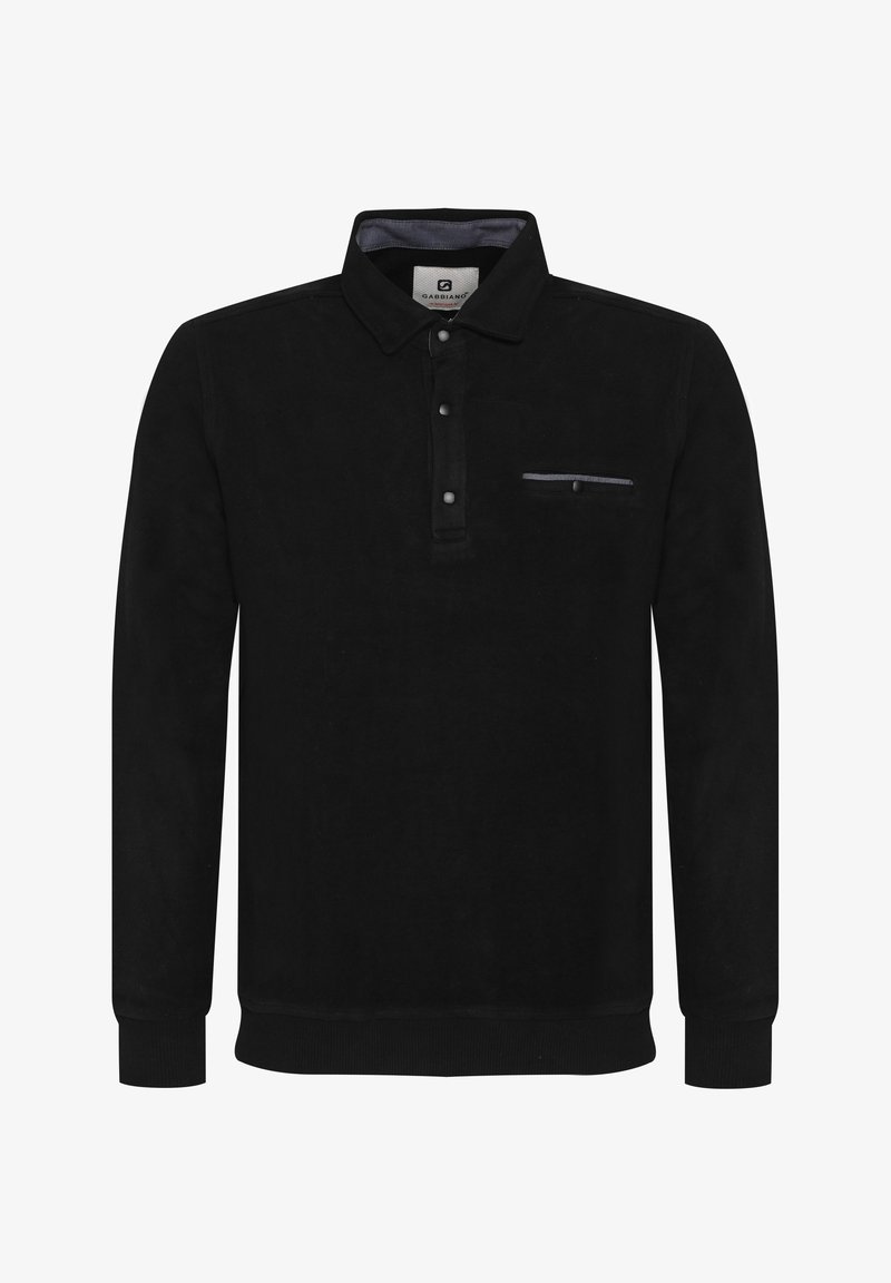 Polo a maniche lunghe nera realizzata in morbido tessuto, con polo a tre bottoni, taschino sul petto con una striscia a contrasto e polsini a coste.