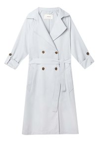 Jasnoszara podwójnie zapięta trencz, z kołnierzem szalowym, brązowymi guzikami, paskiem w talii oraz rękawami o długości 3/4 z guzikami.