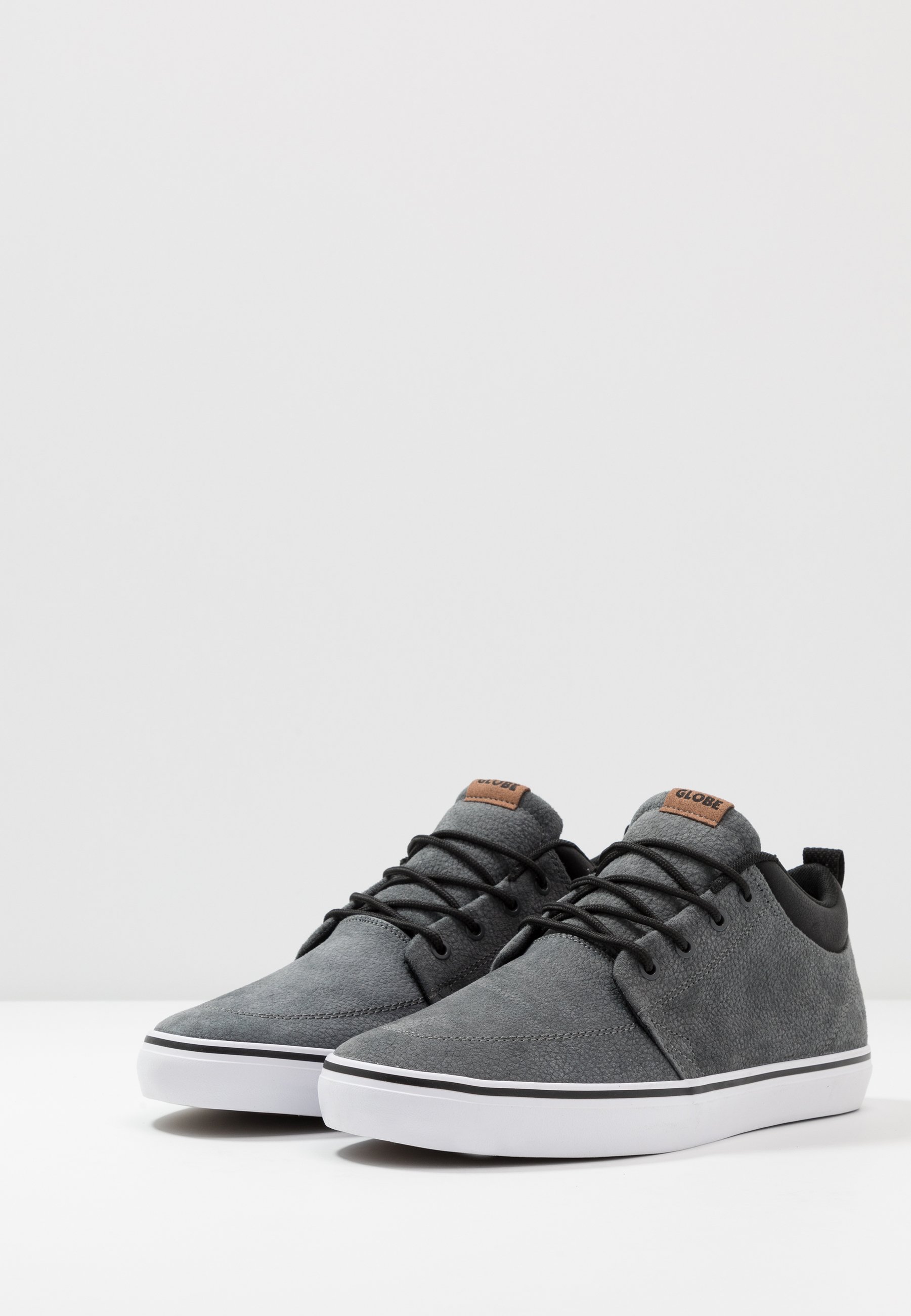 globe chukka