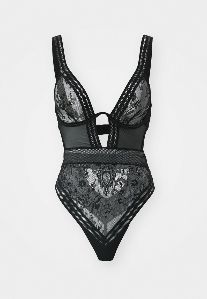 Svart bodysuit med spets- och nätöverdrag, djup uringning, breda axelremmar och högskuren ben. Accenterad med subtila blommönster.