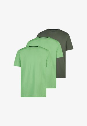 Drie effen korte mouw t-shirts met ronde hals in groen en donkerolijfgroen, gelaagd van voor naar achter op een witte achtergrond gelegd.