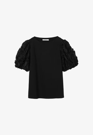 Fekete felső rövid, puffos ujjakkal, texturált anyagból készült, rétegzett virágmintákkal. Egyszerű kerek nyakkivágás és laza szabás.