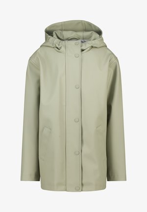 Giacca impermeabile verde chiaro con cappuccio, chiusura frontale a bottoni a pressione, due tasche laterali e una finitura liscia e testurizzata.