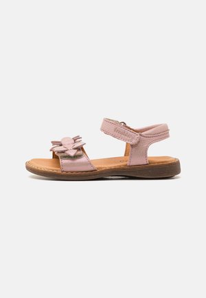 Rosafarbene Ledersandalen mit einer dekorativen Schleife, verstellbarem Knöchelriemen und einer strukturierten braunen Sohle. Leichtes Design, das sich für die Freizeitwear eignet.