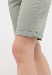 Angels BERMUDA MIT SUMMER - Shorts di jeans - hellgruen