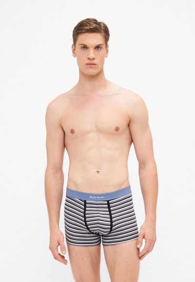 Boxers pour hommes avec un motif rayé. Fabriqués en tissu doux, avec une ceinture bleue arborant le logo "Paul Smith". Bord noir autour des ouvertures des jambes.