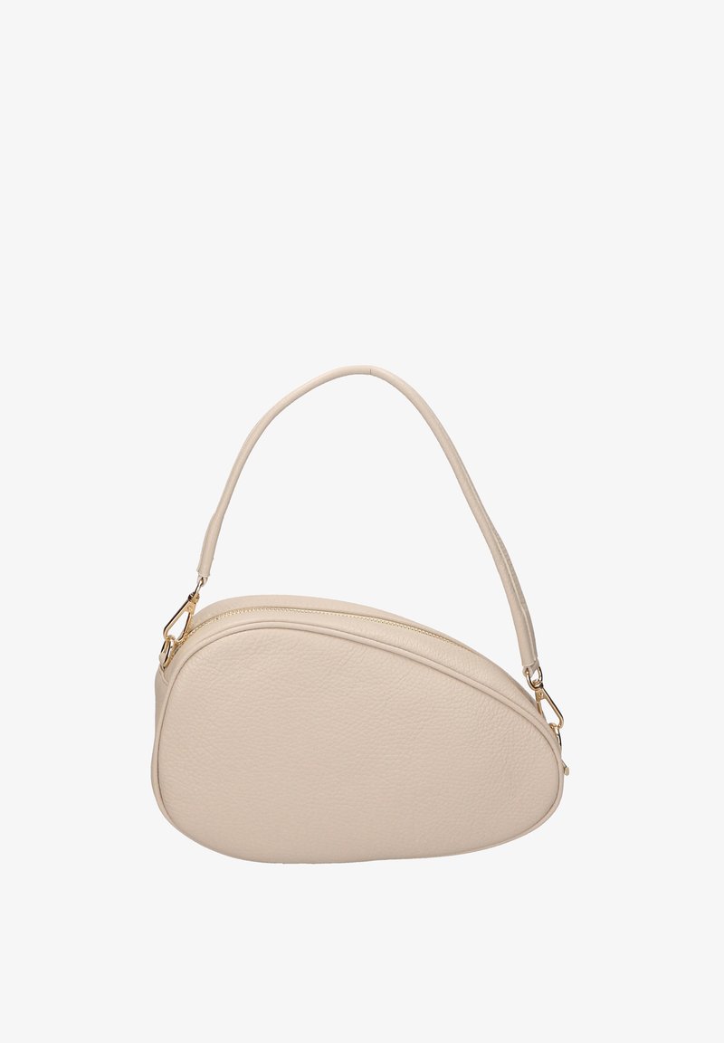 Beige leren schoudertas met een gebogen vorm, ritssluiting en een enkele, dunne schouderband. Voorzien van hardware-accenten in goudkleur.