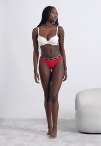 HUGO SIGNATURE - Tričková podprsenka - open white