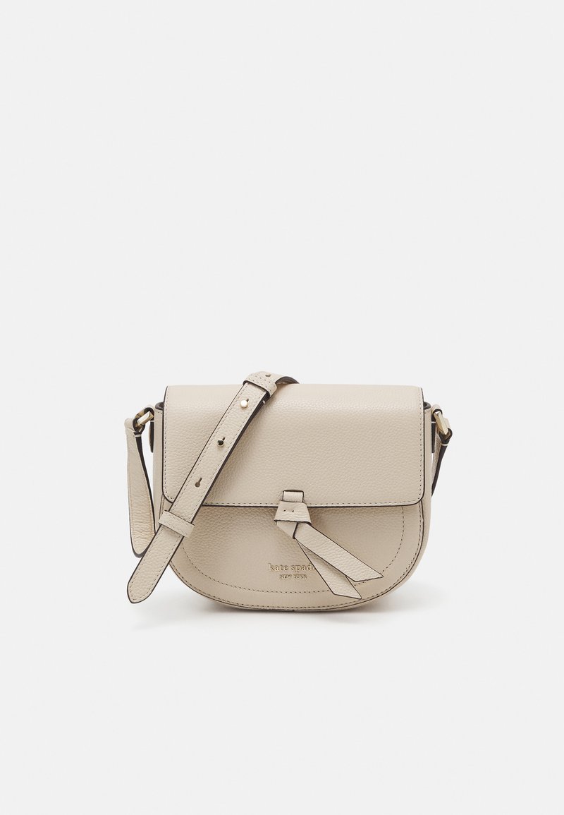 kate spade new york KNOTT MEDIUM SADDLE BAG Axelremsväska milk