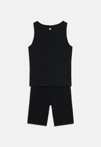 Set di top in cotone nero senza maniche e pantaloni corti. Il top ha un collo rotondo e i pantaloni corti presentano un elastico in vita, entrambi con una texture liscia e morbida.