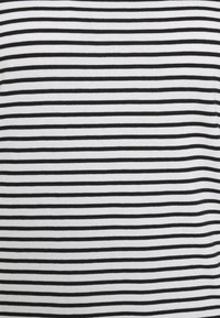 Mads Nørgaard STRIPE TEASY TEE - Printtipaita - white/black