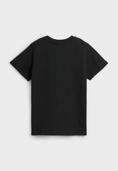 T-shirt nera in cotone, con maniche corte e collo tondo. Tessuto liscio con un design semplice e uniforme. Senza grafiche o patterns.