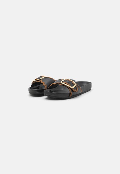 Loeffler Randall IRIS ONE STRAP WITH BUCKLE - Tagant lahtised kingad - black/cacao