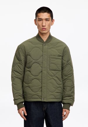 ARKET, ARKET 2-IN-1 QUILTED LINER JACKET - Allvädersjacka - khaki green