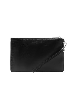 Pochette nera in pelle con zip, dotata di tracolla e chiusura in metallo argento, superficie texturizzata e nome del marchio impresso vicino al centro in alto.