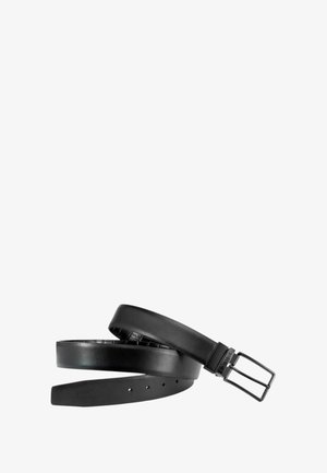 Cintura di pelle nera con finitura liscia, una fibbia metallica rettangolare e diverse forature per la regolazione, che presenta un design semplice e funzionale.